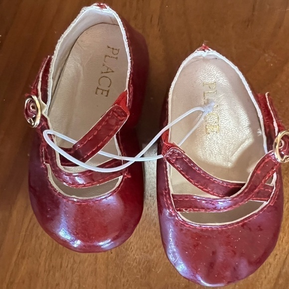 Children's Place shoes👧 red ballet slipper NEW 0-3 m shine - Picture 2 of 4